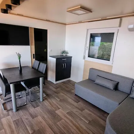 ホリデーパーク Luxury Mobile Homes クレノヴィツァ