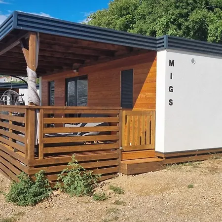 Luxury Mobile Homes *