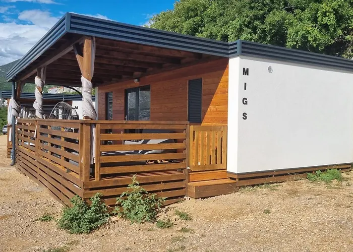 Luxury Mobile Homes *